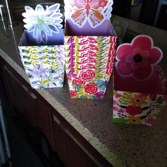 Spring box - Picture 2 of 3